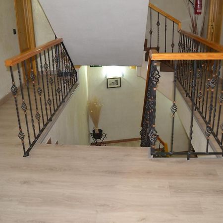 Hostal Don Juan I อัลกาลาเดเอนาเรส ภายนอก รูปภาพ