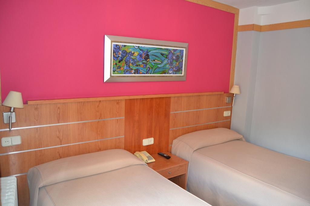 Hostal Don Juan I อัลกาลาเดเอนาเรส ห้อง รูปภาพ