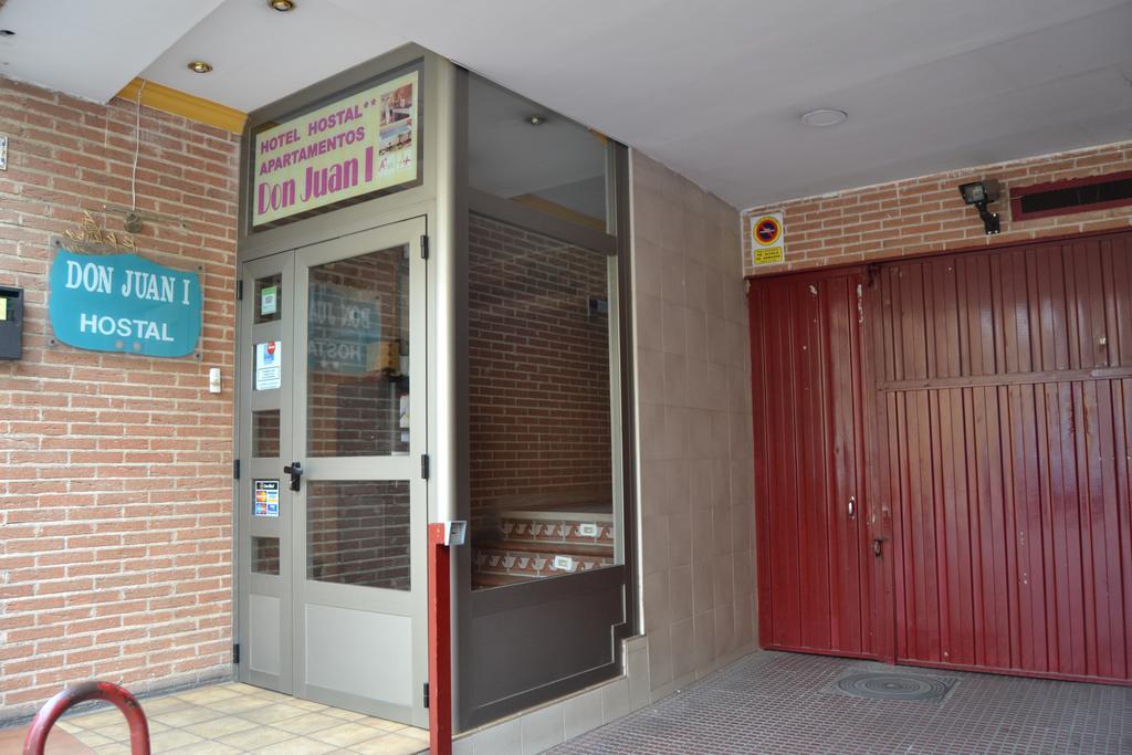 Hostal Don Juan I อัลกาลาเดเอนาเรส ภายนอก รูปภาพ
